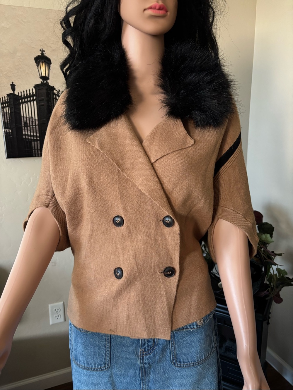 Tailored Tan Short-Sleeve Blazer with Black Fur Collar